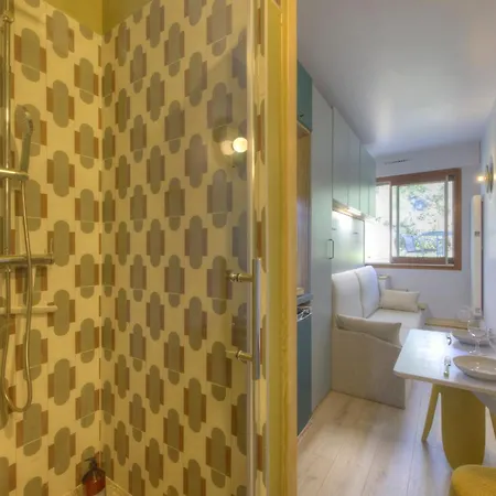 Emile Apartment *